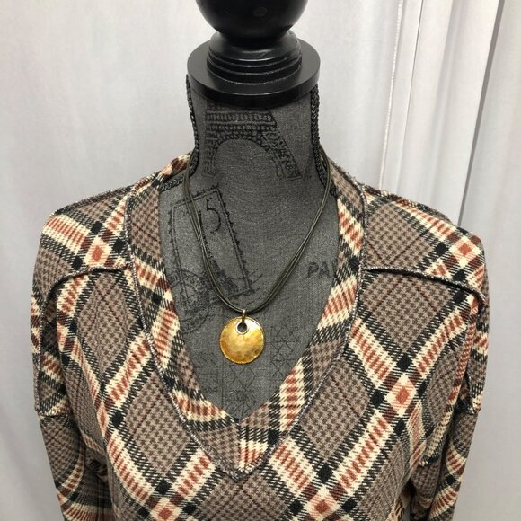 Heimish USA Plaid V Neck Long Sleeve Top Womens Size 1X Exposed Seam Shirt NEW - Picture 7 of 9